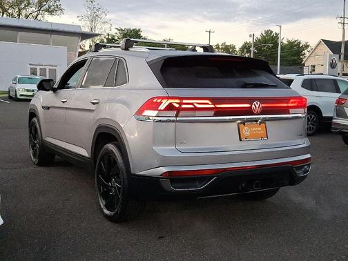 2025 Volkswagen Atlas Cross Sport 2.0T SE w/ Technology