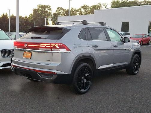 2025 Volkswagen Atlas Cross Sport 2.0T SE w/ Technology