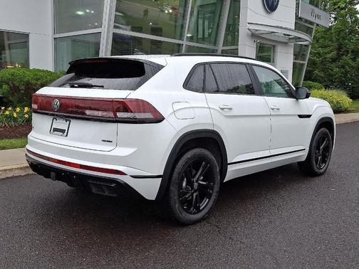 2025 Volkswagen Atlas Cross Sport 2.0T SEL R-Line Black