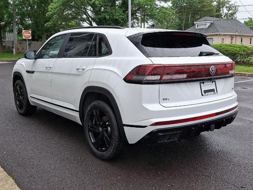 2025 Volkswagen Atlas Cross Sport 2.0T SEL R-Line Black