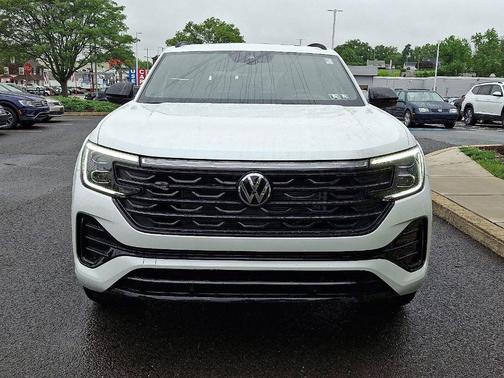 2025 Volkswagen Atlas Cross Sport 2.0T SEL R-Line Black