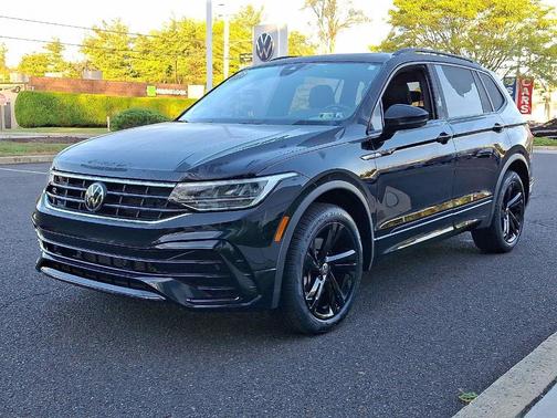 2023 Volkswagen Tiguan 2.0T SE R-Line Black