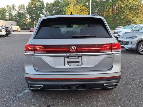 2025 Volkswagen Atlas 2.0T SE