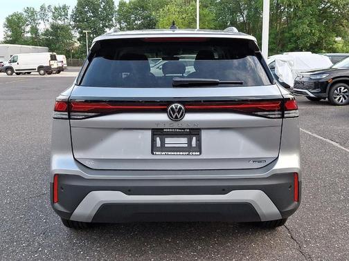 2025 Volkswagen Tiguan 2.0T SE
