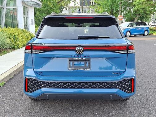 2025 Volkswagen Tiguan 2.0T SE R-Line Black