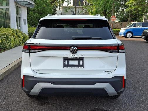 2025 Volkswagen Tiguan 2.0T SE