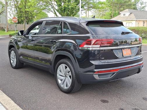 2022 Volkswagen Atlas Cross Sport 2.0T SE w/Technology