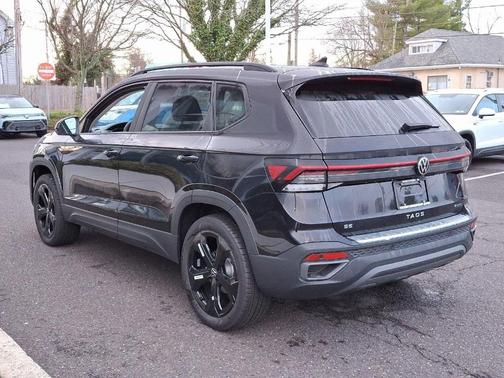 2025 Volkswagen Taos 1.5T SE Black