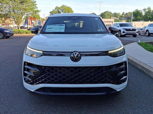 2025 Volkswagen Tiguan 2.0T SE R-Line Black