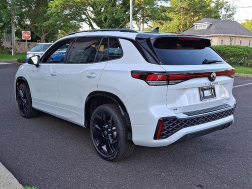2025 Volkswagen Tiguan 2.0T SE R-Line Black
