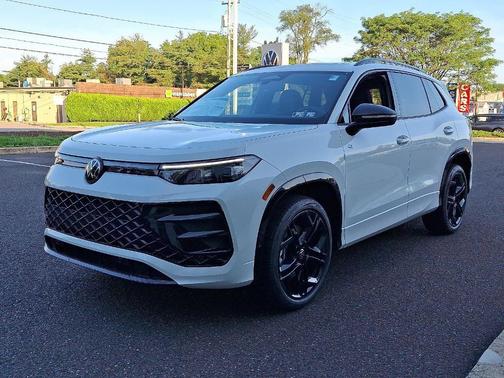 2025 Volkswagen Tiguan 2.0T SE R-Line Black