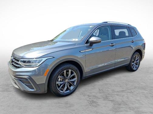 Platinum Gray Metallic 2022 Volkswagen Tiguan 2.0T SE