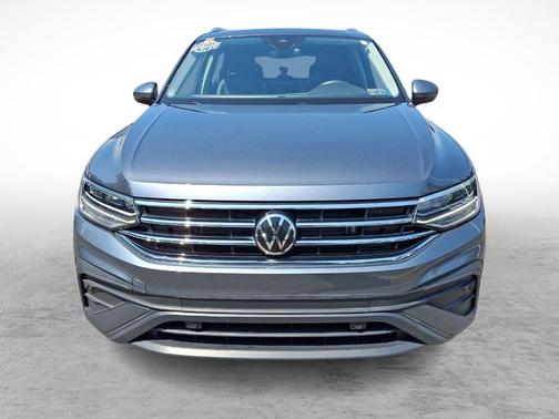 Platinum Gray Metallic 2022 Volkswagen Tiguan 2.0T SE
