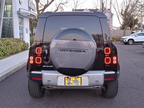 2024 Land Rover Defender P300