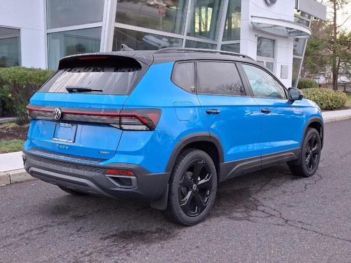 2025 Volkswagen Taos 1.5T SE Black