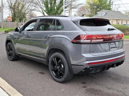 2025 Volkswagen Atlas Cross Sport 2.0T SEL R-Line Black