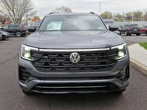 2025 Volkswagen Atlas Cross Sport 2.0T SEL R-Line Black