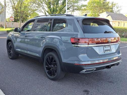 2025 Volkswagen Atlas 2.0T SE