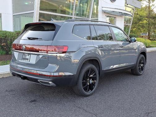 2025 Volkswagen Atlas 2.0T SE