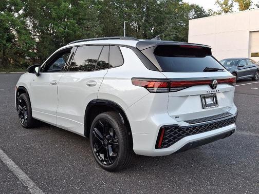 2025 Volkswagen Tiguan 2.0T SE R-Line Black