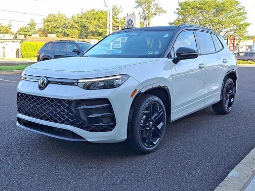 2025 Volkswagen Tiguan 2.0T SE R-Line Black
