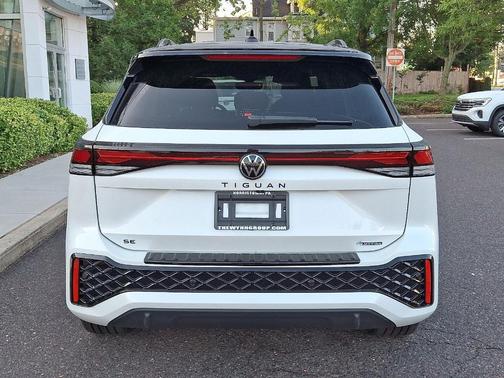 2025 Volkswagen Tiguan 2.0T SE R-Line Black