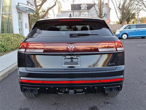 2025 Volkswagen Atlas Cross Sport 2.0T SEL R-Line Black