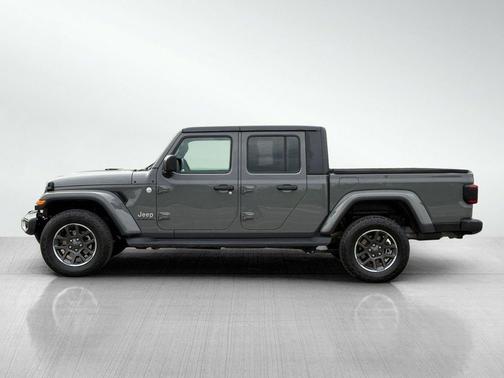Sting-Gray Clearcoat 2021 Jeep Gladiator Overland