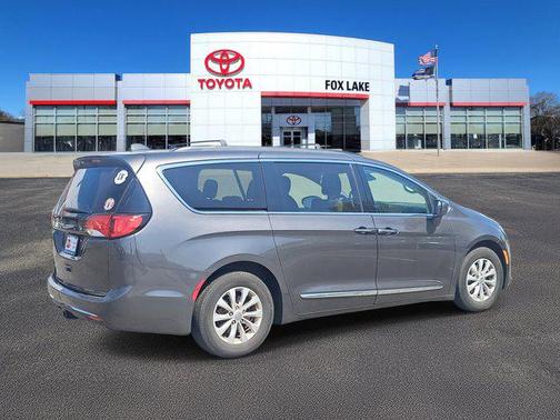 2017 Chrysler Pacifica Touring-L