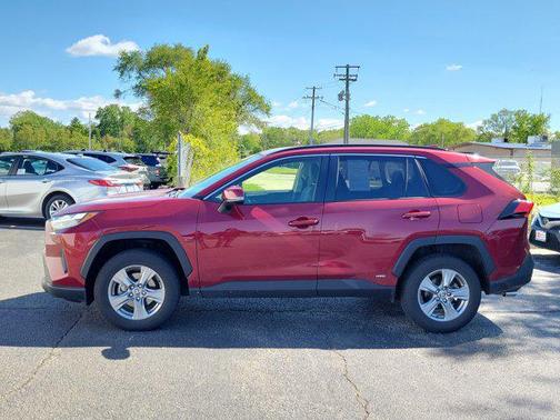 2022 Toyota RAV4 Hybrid XLE
