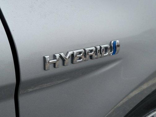 2019 Toyota Camry Hybrid SE