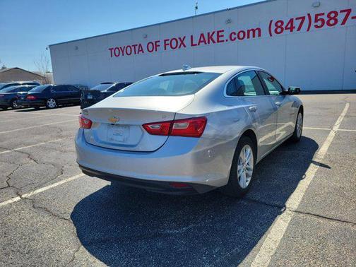 Silver Ice Metallic 2018 Chevrolet Malibu LT