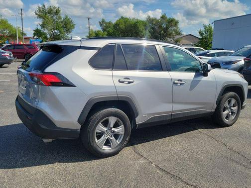 2022 Toyota RAV4 Hybrid XLE