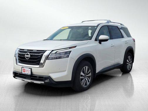 Pearl White Tricoat 2023 Nissan Pathfinder SL 4WD