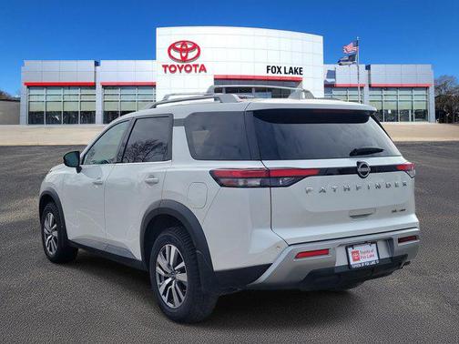 2023 Nissan Pathfinder SL 4WD