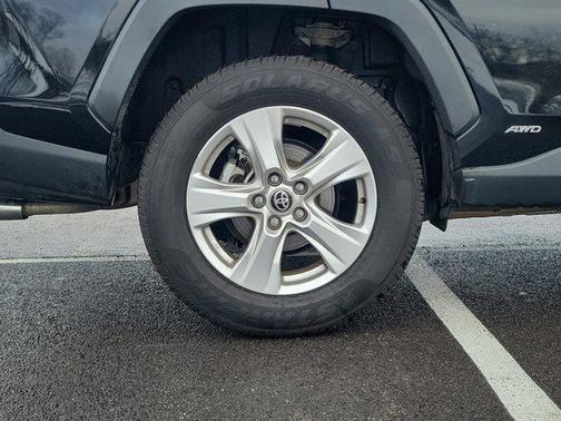 2020 Toyota RAV4 Hybrid XLE