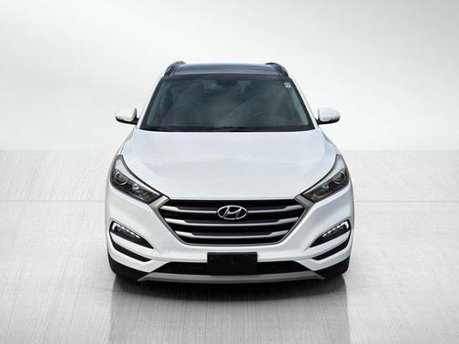 Dazzling White 2018 Hyundai TUCSON Value