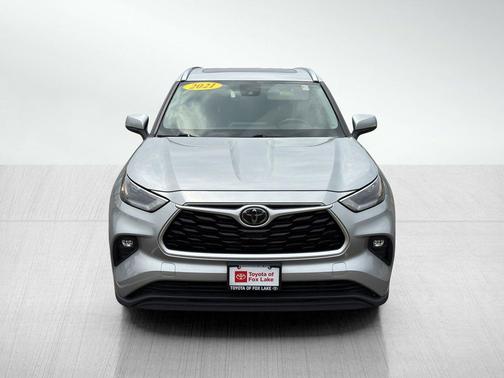 Celestial Silver Metallic 2021 Toyota Highlander XLE