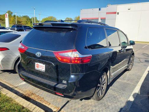 2020 Toyota Sienna XLE