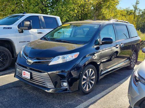 2020 Toyota Sienna XLE