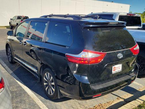 2020 Toyota Sienna XLE