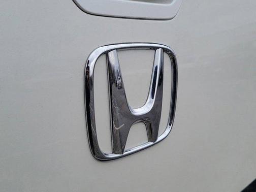 White Diamond Pearl 2017 Honda Ridgeline RTL