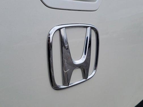 White Diamond Pearl 2017 Honda Ridgeline RTL