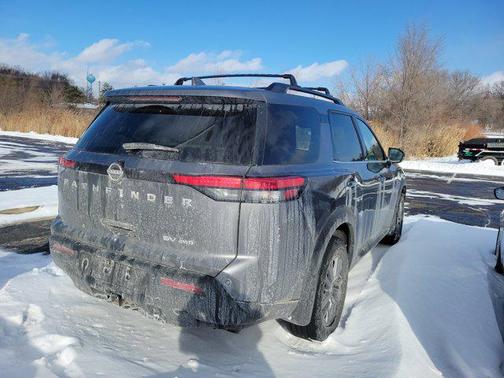 2022 Nissan Pathfinder SV 4WD