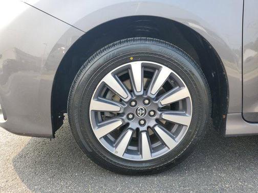2020 Toyota Sienna XLE