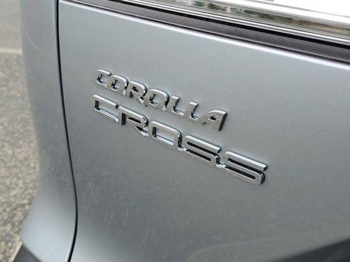 2025 Toyota Corolla Cross LE