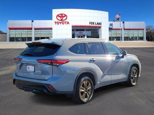 2022 Toyota Highlander Hybrid XLE