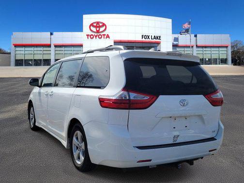 2019 Toyota Sienna LE