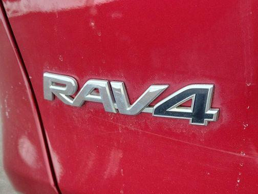 2021 Toyota RAV4 Hybrid SE