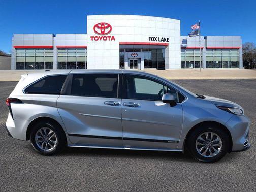 2021 Toyota Sienna XLE 8 Passenger